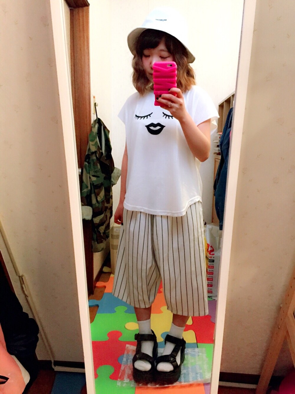 「オールホワイト、WEGO、Tシャツ、ガウチョパンツ、ソックス、サンダル」｜「WEGOのアイテム（その他パンツ、ホワイト系）」を使った、ちぃちゃんさん（レディース・141cm）の春コーディネートの1枚目の写真