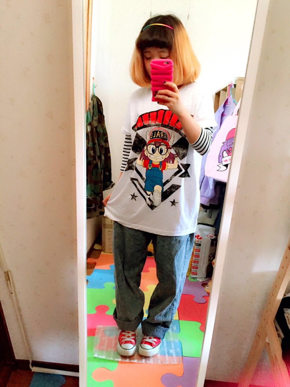 「Tシャツ、Tシャツ×デニム、古着MIX、キャラT、ボーター、スニーカー」｜「PARISIENのアイテム（Tシャツ/カットソー、ホワイト系）」を使った、ちぃちゃんさん（レディース・141cm）の春コーディネートの1枚目の写真
