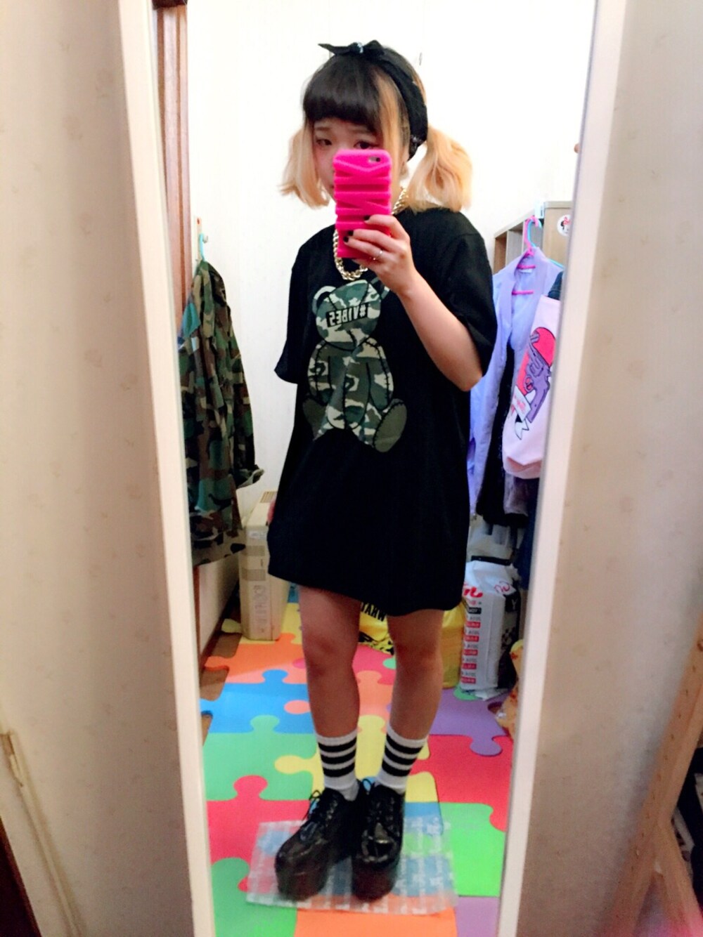 「WEGO、ブラック、Tシャツ、カモフラ、ラインソックス」｜「WEGOのアイテム（Tシャツ/カットソー、ブラック系）」を使った、ちぃちゃんさん（レディース・141cm）の春コーディネートの1枚目の写真