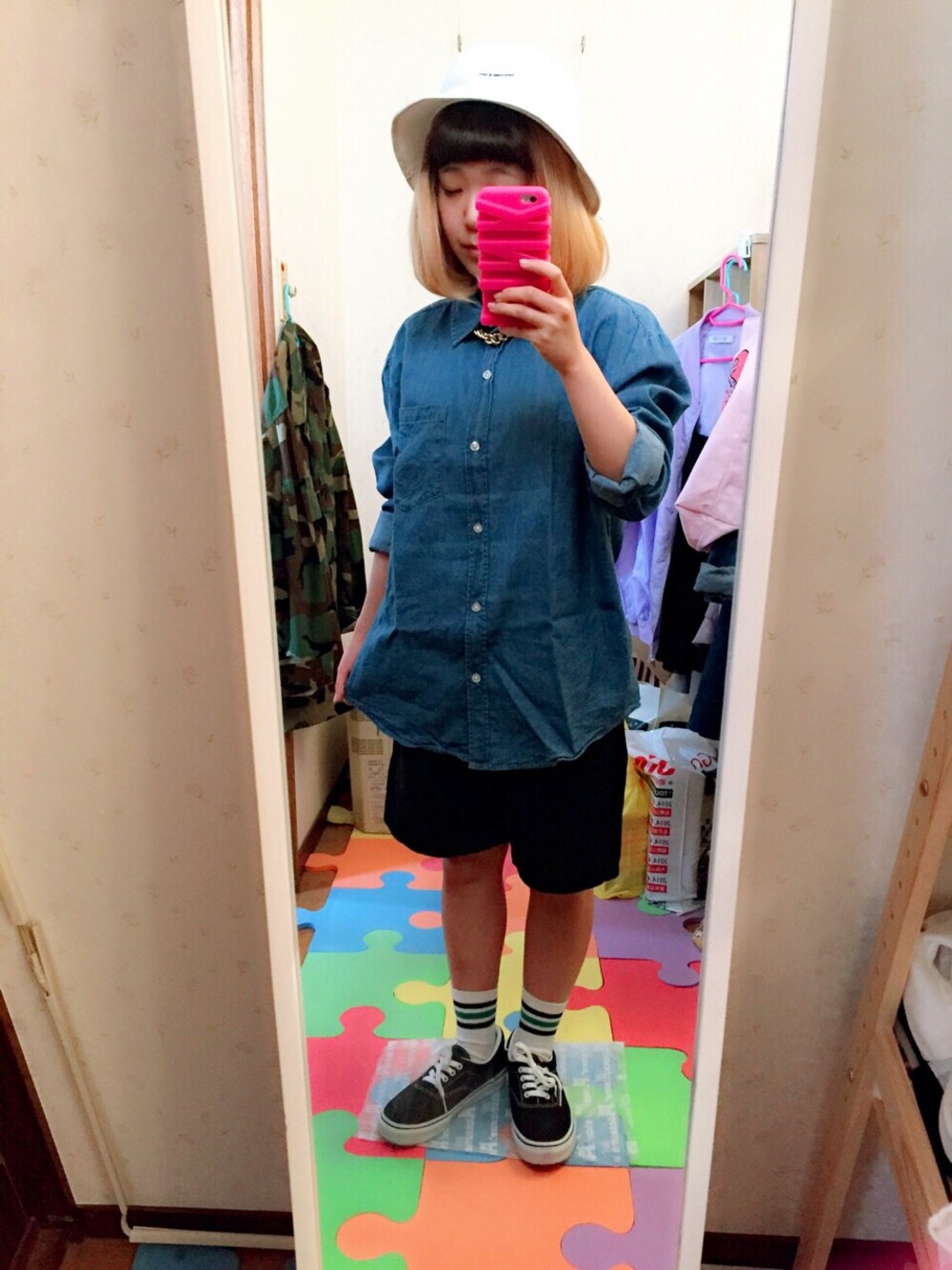 「WEGO、VANS、シャツスタイル、ショーツ、デニム、ブラック、スニーカー、スケータースタイル」｜「VANSのアイテム（スニーカー、ブラック系）」を使った、ちぃちゃんさん（レディース・141cm）の夏コーディネートの1枚目の写真