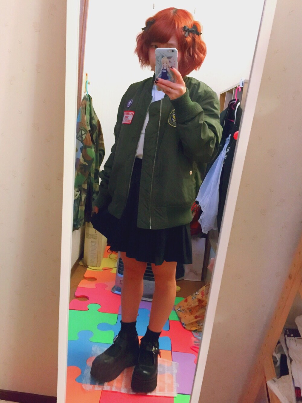 「MA-1、ブルゾン、カーキ、ガーリー、ブラック、プリーツスカート、ootd、秋のコーデ」｜「E hyphen world gallery Bon Bonのアイテム（シャツ/ブラウス、ホワイト系）」を使った、ちぃちゃんさん（レディース・141cm）の秋コーディネートの1枚目の写真