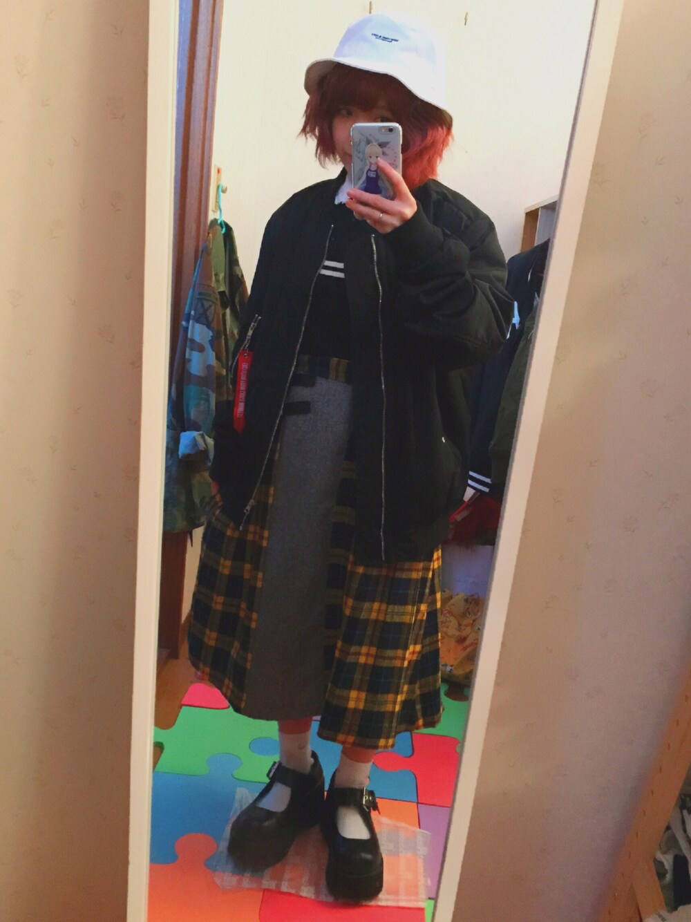 「ootd、秋のコーデ、MA-1、チェック、ブラック、イエロー」｜「WCのアイテム（スウェット、ブラック系）」を使った、ちぃちゃんさん（レディース・141cm）の秋コーディネートの1枚目の写真