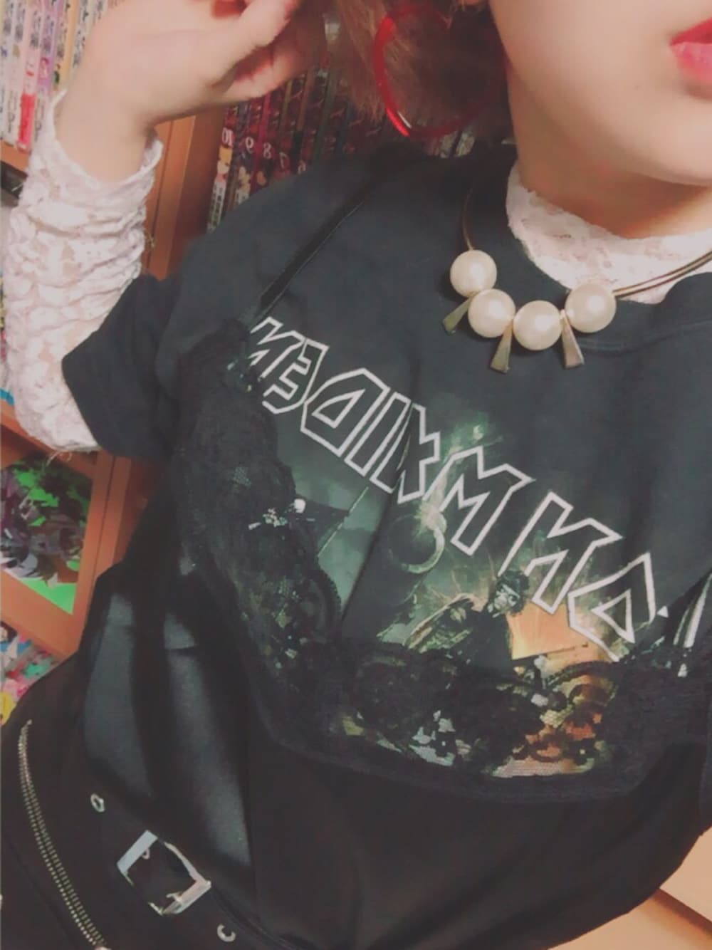 「WEGO、used、バンドT、黒、キャミソール、レース」｜「usedのアイテム（Tシャツ/カットソー、ブラック系）」を使った、ちぃちゃんさん（レディース・141cm）の春コーディネートの1枚目の写真
