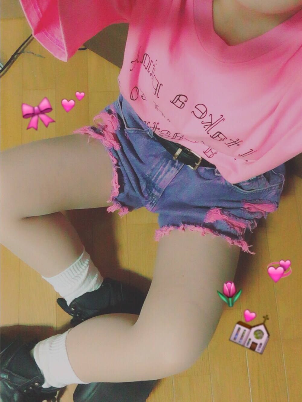 「夏、ピンク、デニム、ショートパンツ、Tシャツ」｜「PECO CLUBのアイテム（Tシャツ/カットソー、ピンク系）」を使った、ちぃちゃんさん（レディース・141cm）の夏コーディネートの1枚目の写真
