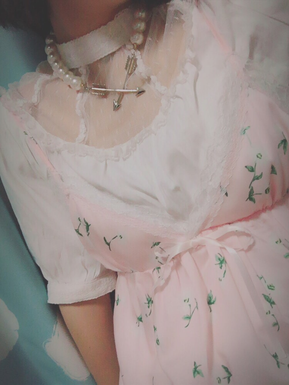 「白、ピンク、used、古着、キャミソール、花柄」｜「usedのアイテム（Tシャツ/カットソー、ホワイト系）」を使った、ちぃちゃんさん（レディース・141cm）の夏コーディネートの1枚目の写真