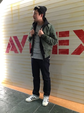 「ホワイトスニーカー」｜「アイテム（ブルゾン）」を使った、K.ODAさん（メンズ・178cm）の春コーディネート