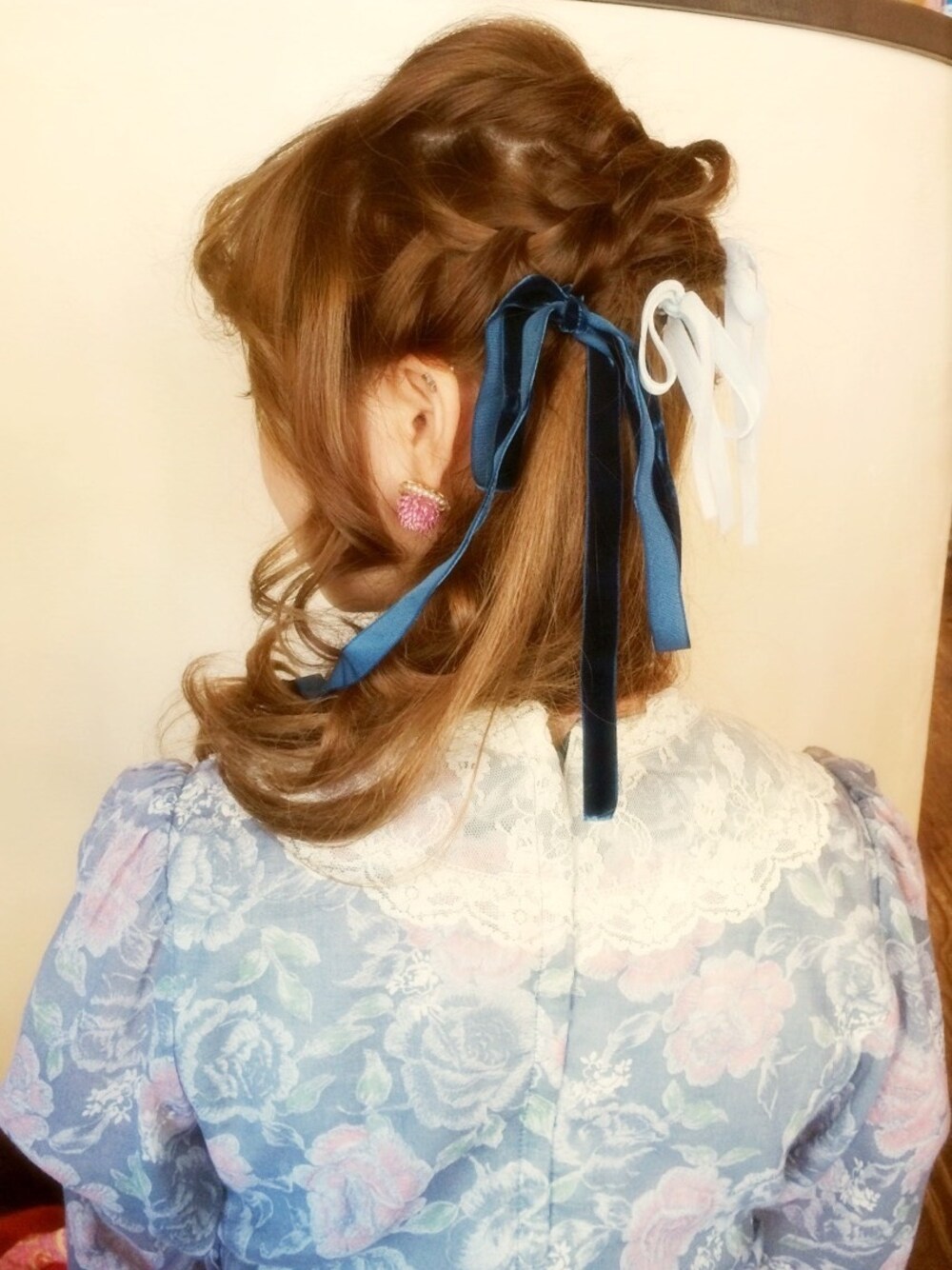 「ヘアアレンジ、クラシカル、リボン」｜「no brandのアイテム（その他ヘアアクセサリー、ブルー系）」を使った、SERORIさん（レディース・153cm）の秋コーディネートの1枚目の写真