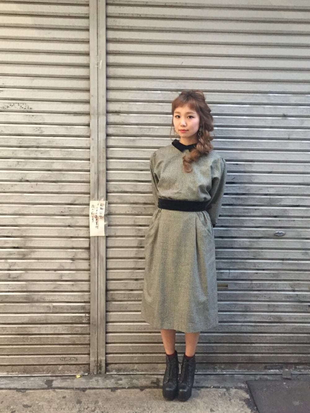 「レトロ、ヴィンテージ、ドレス、モノトーン、編み込み、クラシカル、古着MIX」｜「usedのアイテム（ワンピース、ブラック系）」を使った、SERORIさん（レディース・152cm）の春コーディネートの1枚目の写真
