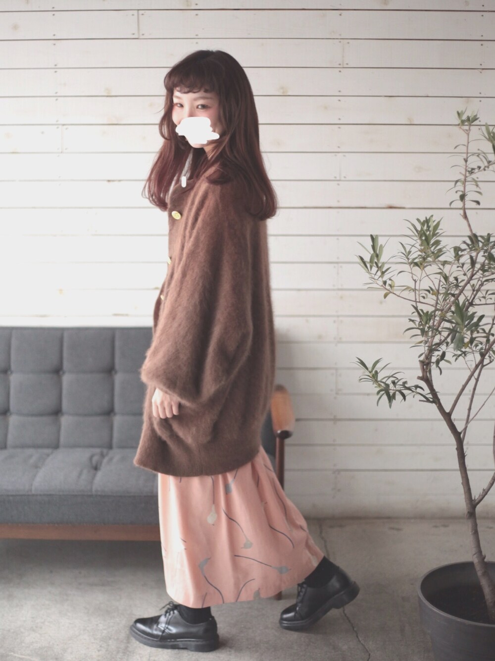 「Dr. Martensのアイテム（シューズ、ブラック系）」を使った、SERORIさん（レディース・152cm）の冬コーディネートの1枚目の写真
