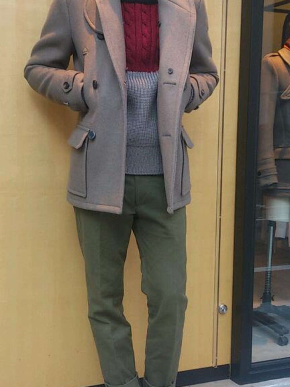 「Pコート、 ニット、寒くて寒くてまじでつらい」｜「RAINMAKERのRAINMAKER _MP-COAT（ピーコート、グレー系）」を使った、濱ノ上さん（メンズ・181cm）の秋コーディネートの1枚目の写真