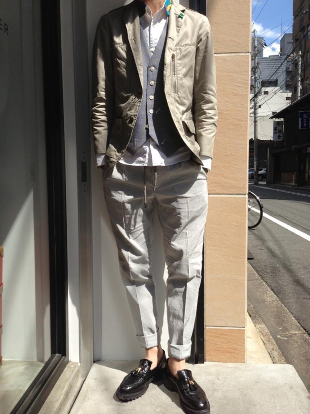 「RAINMAKER、 ローファー、プレッピースタイル」｜「RAINMAKERのRAINMAKER14SS-F-2ジャケット（ミリタリージャケット、グリーン系）」を使った、濱ノ上さん（メンズ・181cm）の春コーディネートの1枚目の写真