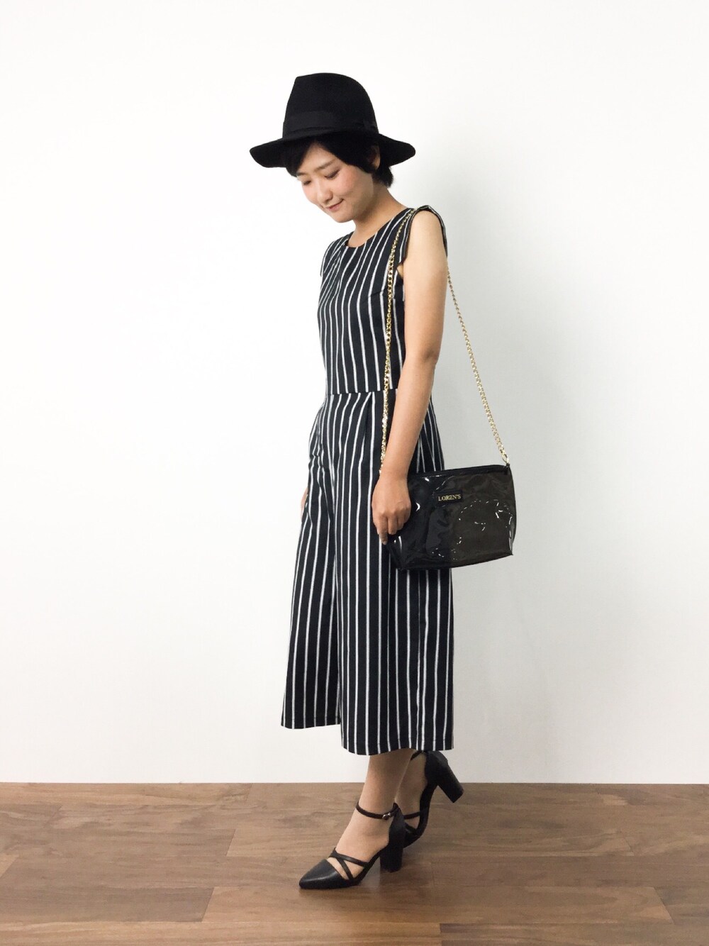 「オールインワン、ストライプ、ハット、大人カジュアル、サンダル、クリアバッグ」｜「MURUAの【FEMININE】ﾀﾝｸｵｰﾙｲﾝﾜﾝ（サロペット/オーバーオール、その他）」を使った、ゆえんさん（レディース・162cm）の夏コーディネートの1枚目の写真