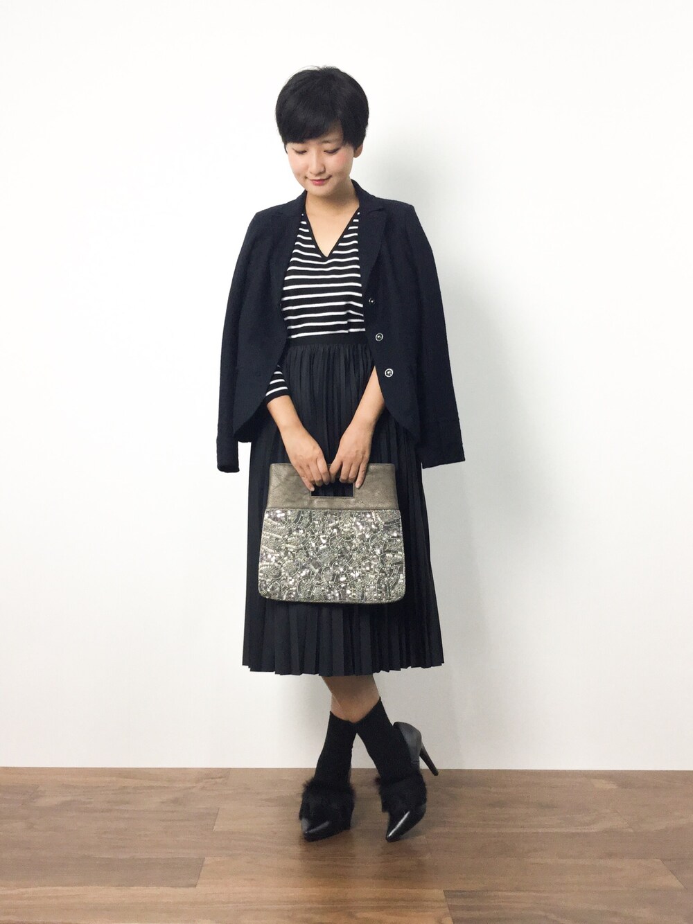 「ジャケット、パンプス、スカート、ボーダー、大人コーデ、ファー小物、オフィススタイル、秋コーデ」｜「Nobleのエステルソウバリ Vネックプルオーバー（ニット/セーター、その他）」を使った、ゆえんさん（レディース・162cm）の秋コーディネートの1枚目の写真