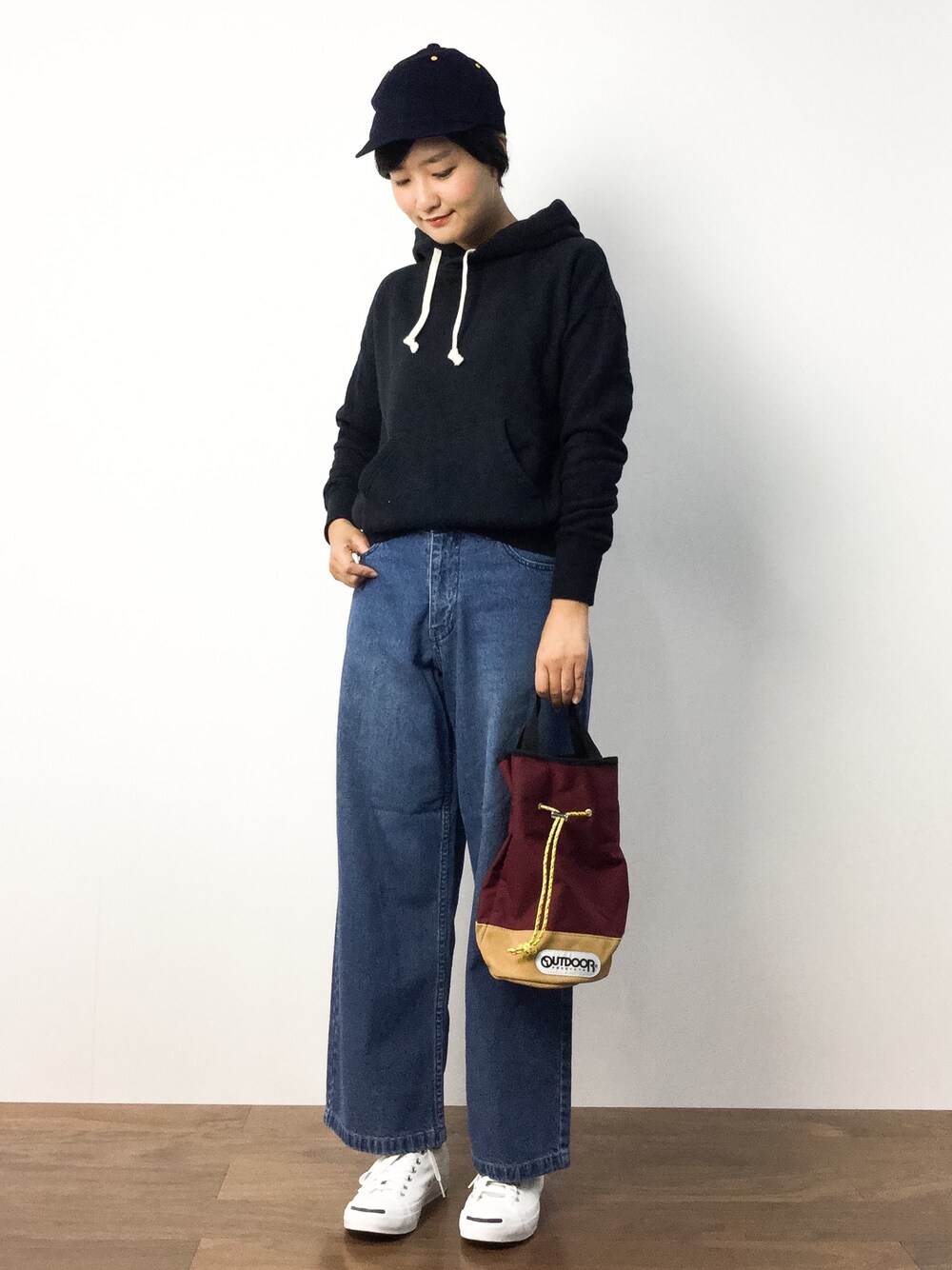 「スニーカー、トートバッグ、カジュアル、キャップ、パーカー、ワイドパンツ、デニムパンツ」｜「Factor=のFactor= デニムワイドパンツ（デニムパンツ、ブルー系）」を使った、ゆえんさん（レディース・162cm）の秋コーディネートの1枚目の写真