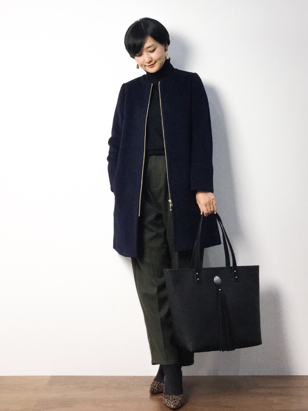 「RODEO CROWNS WIDE BOWLのコンチョ タッセル トート バッグ（ショルダーバッグ、ブラック系）」を使った、ゆえんさん（レディース・162cm）の秋コーディネートの1枚目の写真