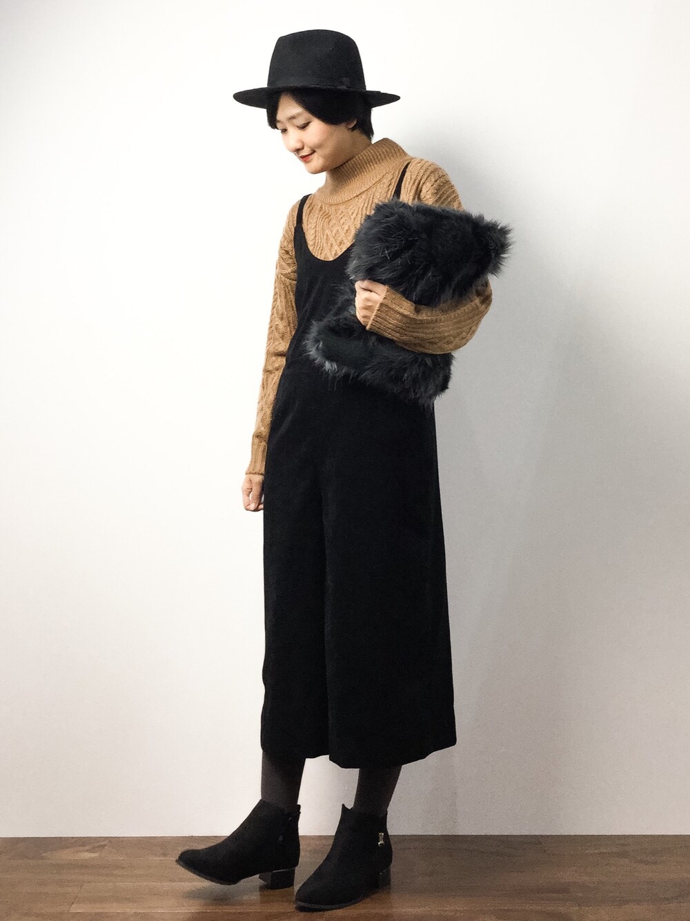 「Narcissusの【ナルシスJAPAN】ファークラッチ（クラッチバッグ、グレー系）」を使った、ゆえんさん（レディース・162cm）の冬コーディネートの1枚目の写真