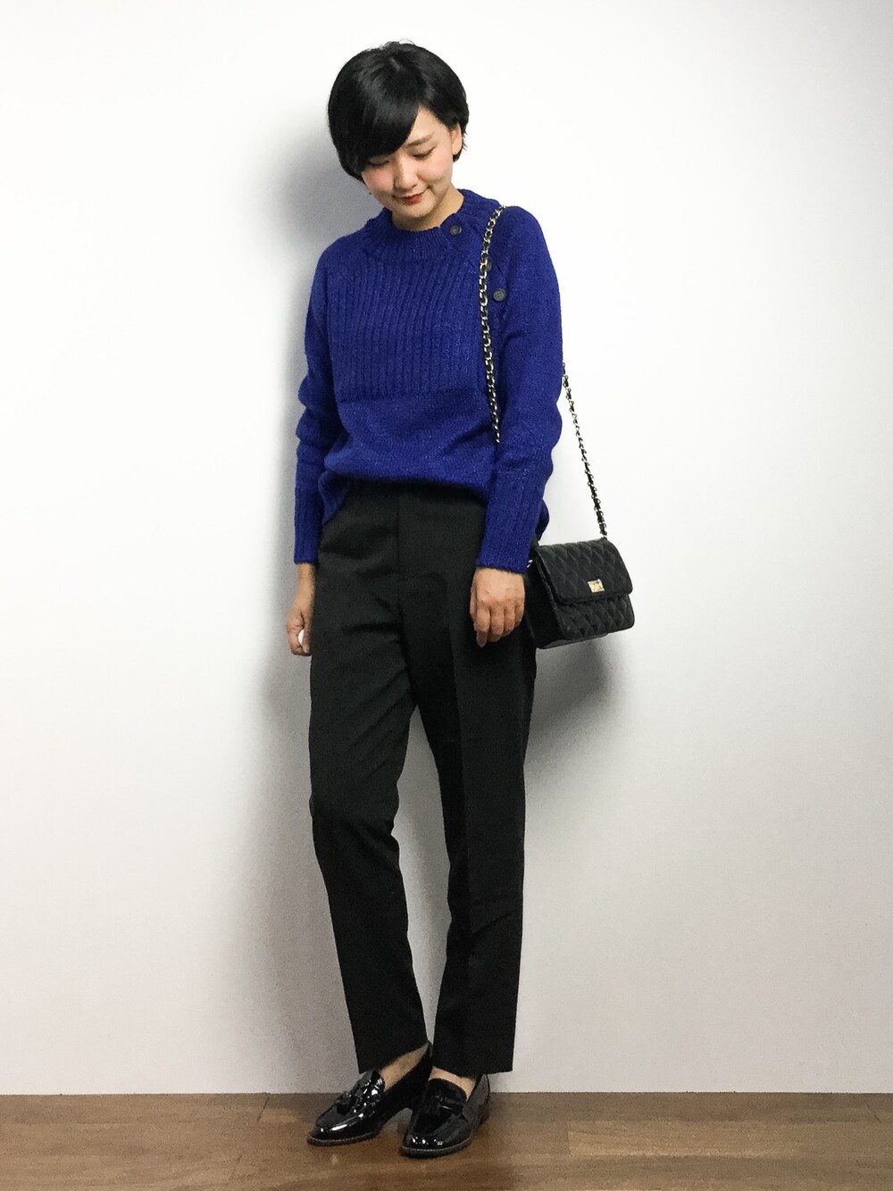 「PLAIN CLOTHINGの【SELECTED FOR PLAIN CLOTHING】タッセルローファー（ローファー、ブラック系）」を使った、ゆえんさん（レディース・162cm）の冬コーディネートの1枚目の写真