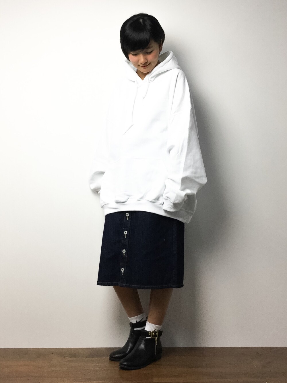 「unrelaxingのスーパーオーバーサイズビッグパーカー（パーカー、ホワイト系）」を使った、ゆえんさん（レディース・162cm）の冬コーディネートの1枚目の写真