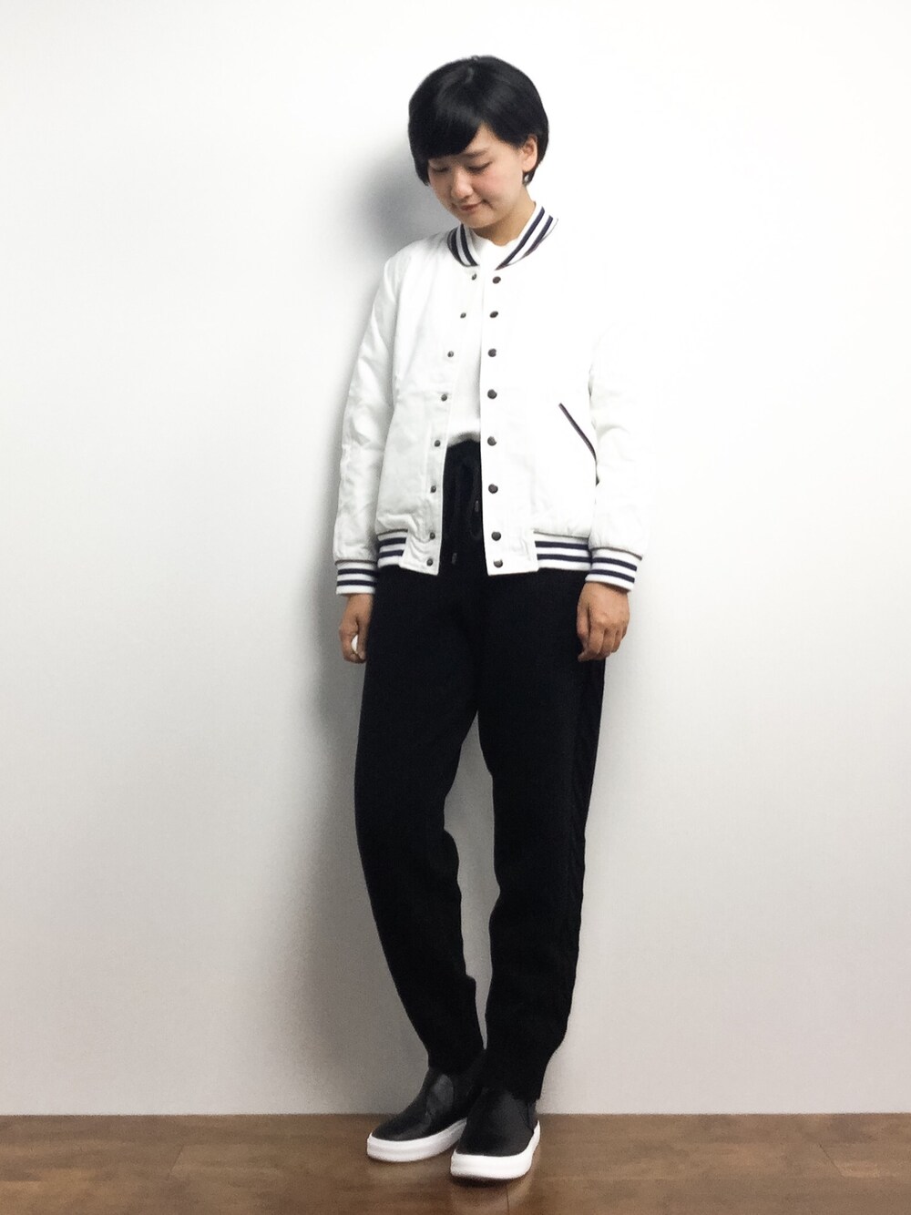 「DOUBLE NAMEのラインリブブルゾン（ブルゾン、ホワイト系）」を使った、ゆえんさん（レディース・162cm）の冬コーディネートの1枚目の写真