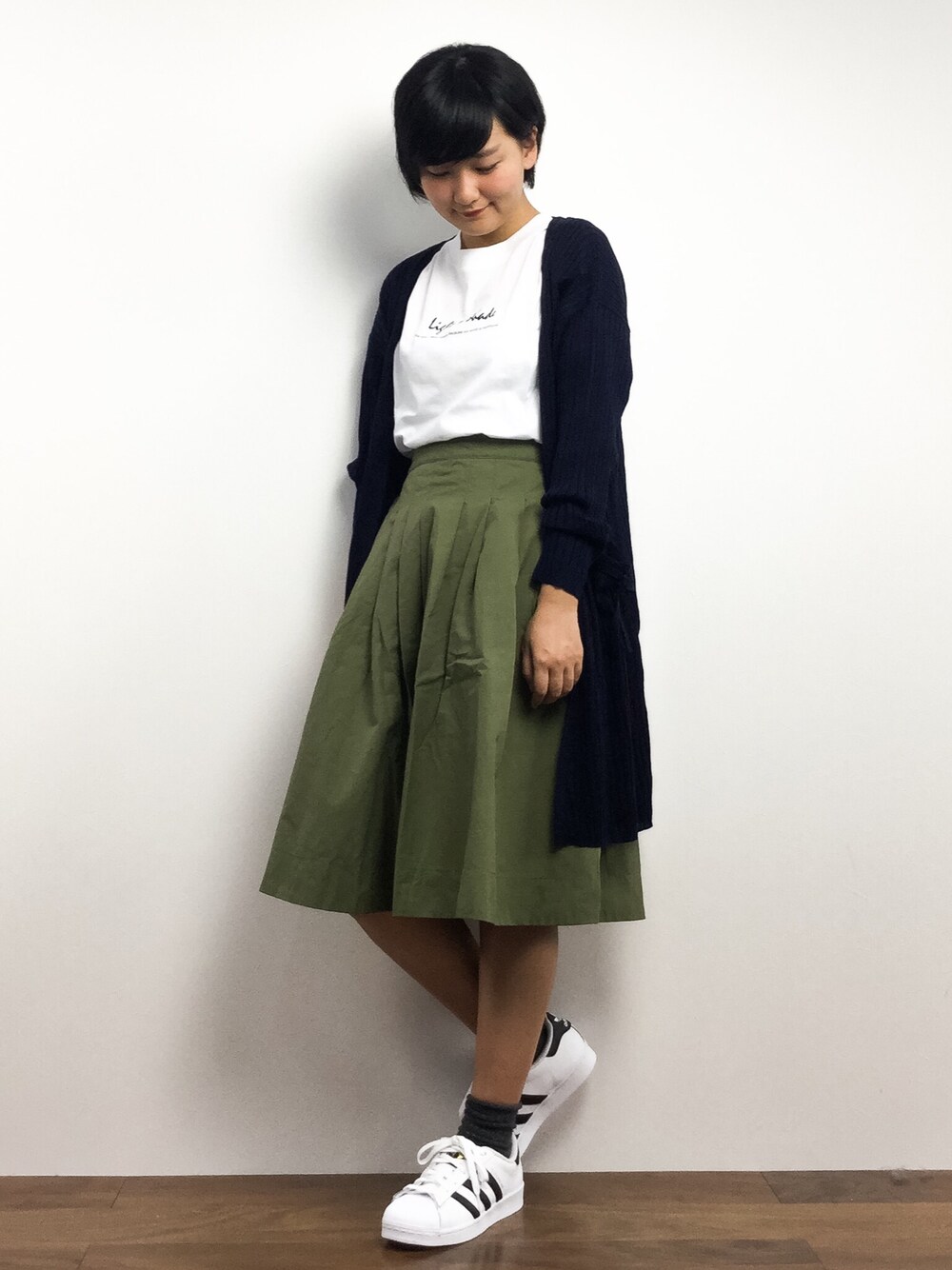 「FLOVEのLight&Shade tee（Tシャツ/カットソー、ホワイト系）」を使った、ゆえんさん（レディース・162cm）の春コーディネートの1枚目の写真