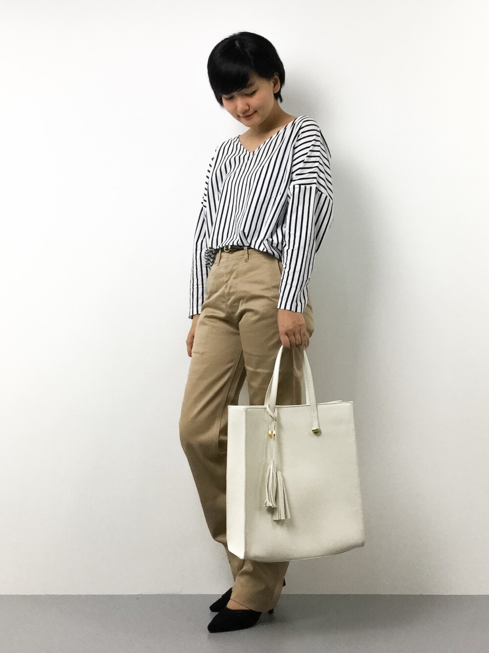 「ADAM ET ROPE'の2WAYコットンゆるドルマン（Tシャツ/カットソー、ホワイト系）」を使った、ゆえんさん（レディース・162cm）の春コーディネートの1枚目の写真