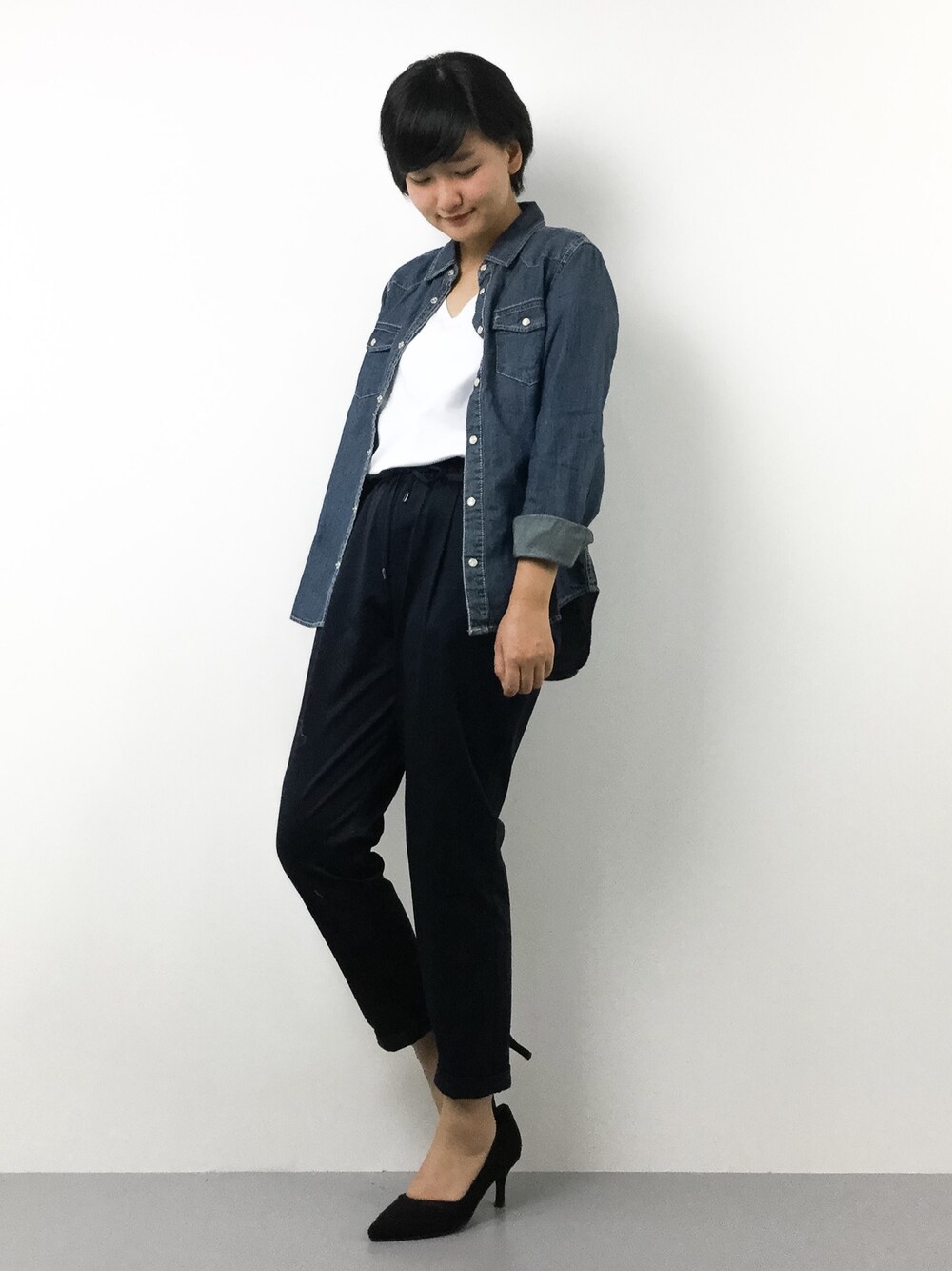 「MOUSSYのCIFFON COMBI V/N TOPS（Tシャツ/カットソー、ホワイト系）」を使った、ゆえんさん（レディース・162cm）の春コーディネートの1枚目の写真