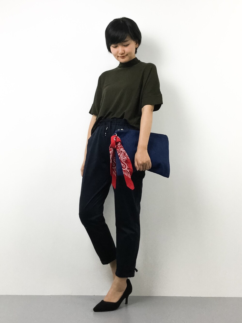 「WEGOのWEGO/バンダナ付きデニムクラッチバッグ（クラッチバッグ、レッド系）」を使った、ゆえんさん（レディース・162cm）の春コーディネートの1枚目の写真