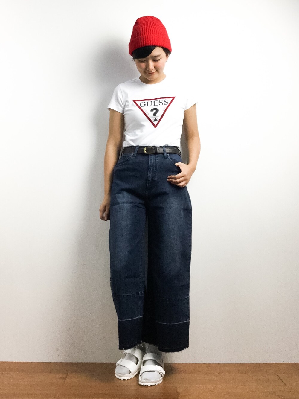 「Guessのレディースロゴ入りTシャツ（Tシャツ/カットソー、ホワイト系）」を使った、ゆえんさん（レディース・162cm）の春コーディネートの1枚目の写真