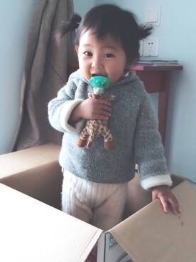 「ouefのアイテム（ニット/セーター、グレー系）」を使った、Annie0522さん（キッズ・90cm）の春コーディネート