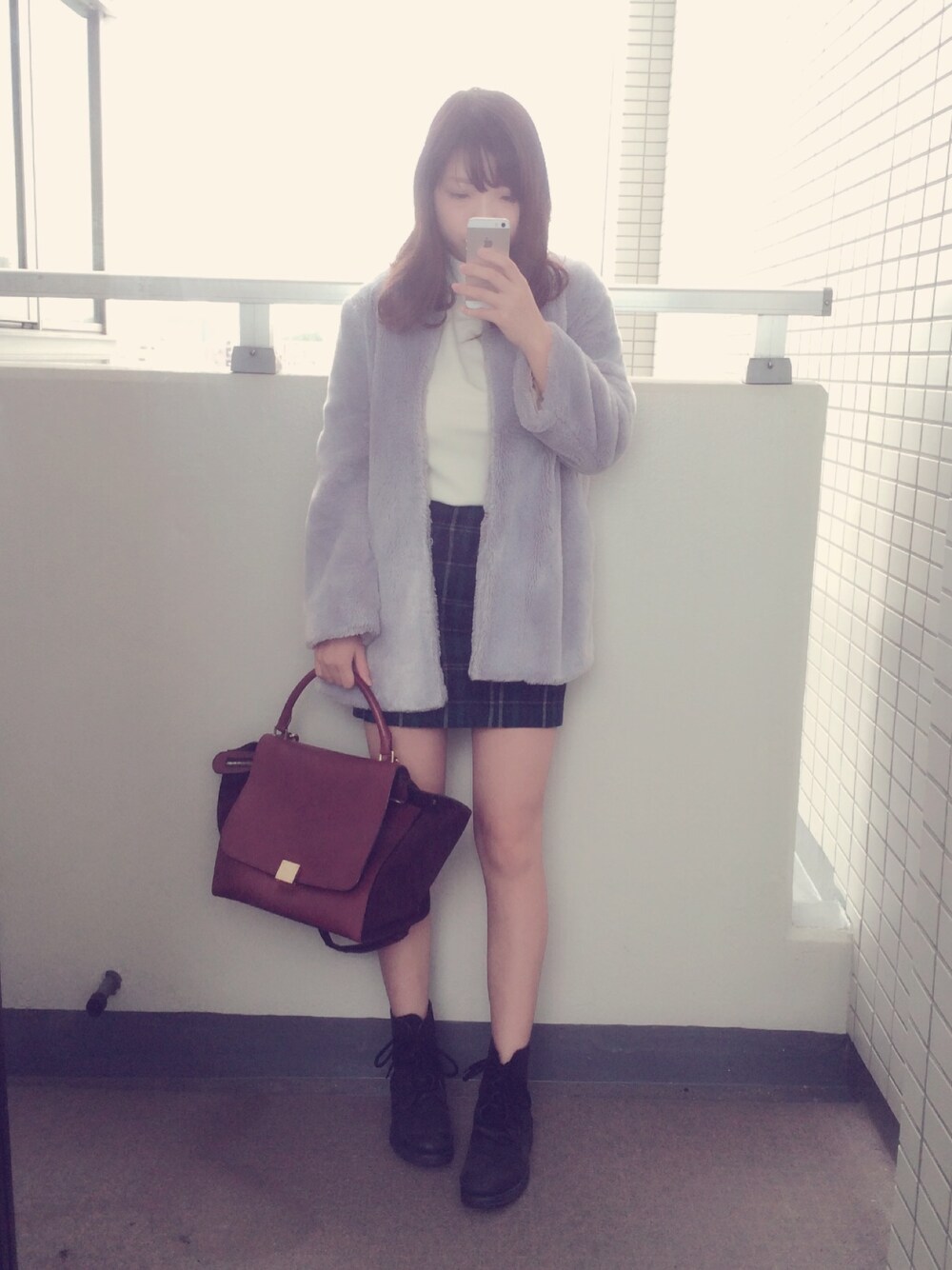 「コート、メゾンドリーファー(MAISON DE REEFUR)、バナーバレット、ノミネ、Nomine、Banner Barrett、MAISON DE REEFUR、セリーヌ、CELINE、アキコーデ」｜「MAISON DE REEFURのフェイクファーコート（その他アウター、グレー系）」を使った、misuzuさん（レディース・154cm）の秋コーディネートの1枚目の写真