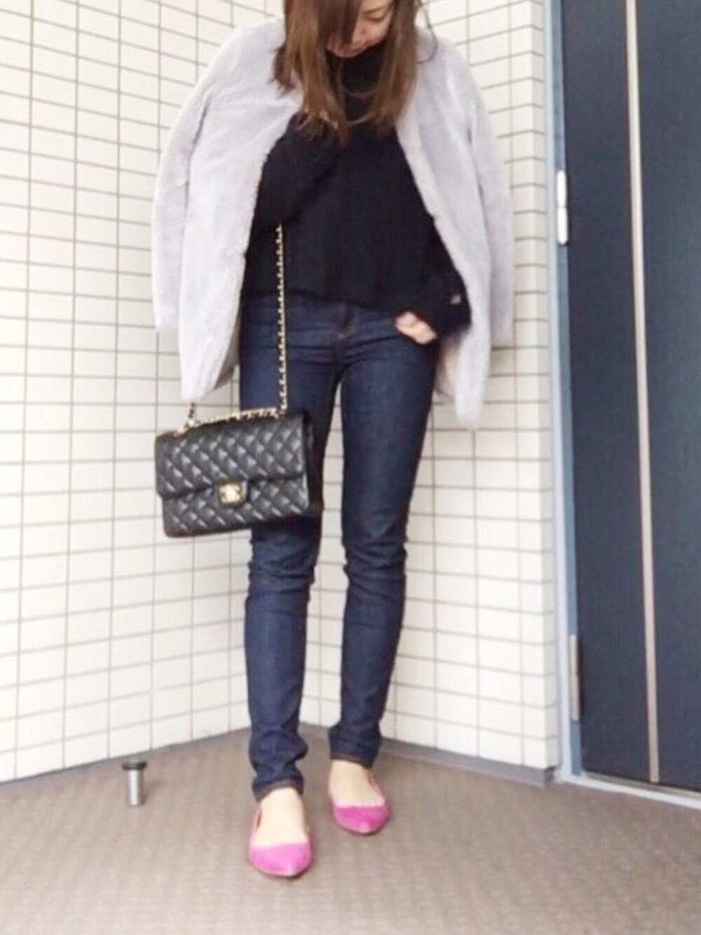 「ポインテッドトゥ、ピンク、春、デニム、ACNE、maisondereefur、オトナカジュアル、デニムパンツ、ママコーデ、ママファッション」｜「OPENING CEREMONYのアイテム（トップス、ブルー系）」を使った、misuzuさん（レディース・154cm）の冬コーディネートの1枚目の写真