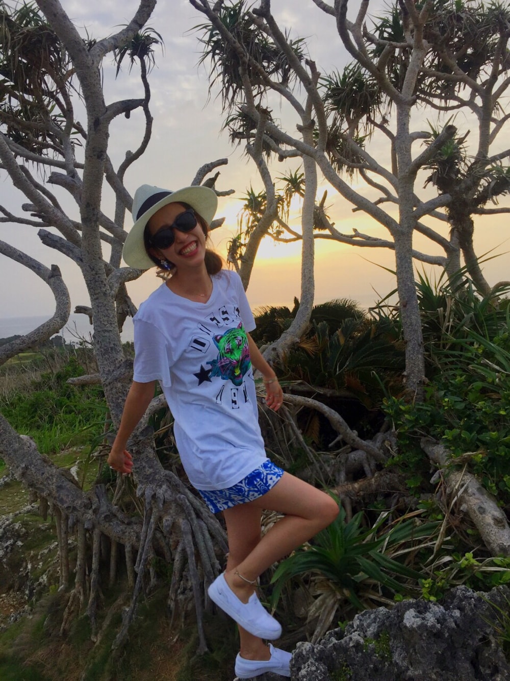 「ラフ、Tシャツ、スリッポン、NIKE、Diesel、ショートパンツ、夏、海、沖縄」｜「DIESELのDIESEL T-shirts（Tシャツ/カットソー、ホワイト系）」を使った、萌華さん（レディース・165cm）の春コーディネートの1枚目の写真