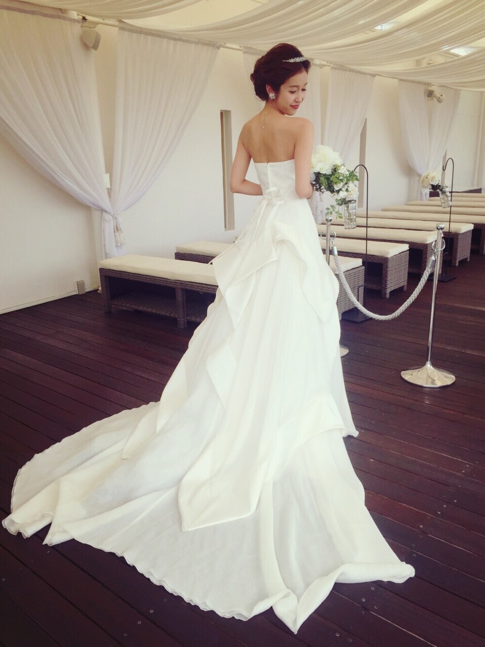 「ドレス、wedding」｜「THE TREAT DRESSINGのアイテム（ドレス、ホワイト系）」を使った、萌華さん（レディース・165cm）の秋コーディネートの1枚目の写真