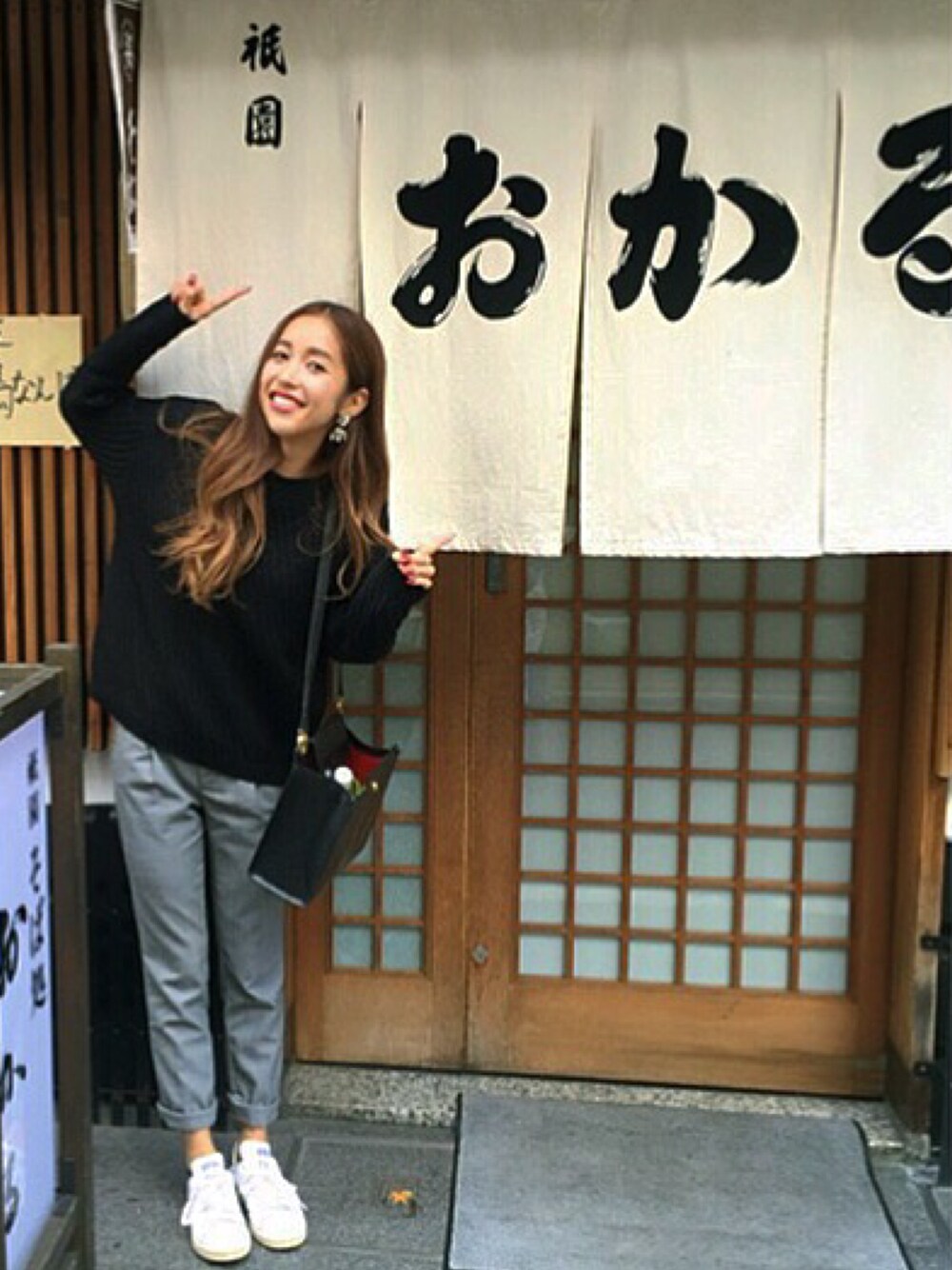 「シンプル、GU、GAP、スタンスミス、スニーカー、プチプラ、ゆるコーデ、セリーヌ、ブラックコーデ」｜「GUのアイテム（ニット/セーター、ブラック系）」を使った、萌華さん（レディース・165cm）の秋コーディネートの1枚目の写真