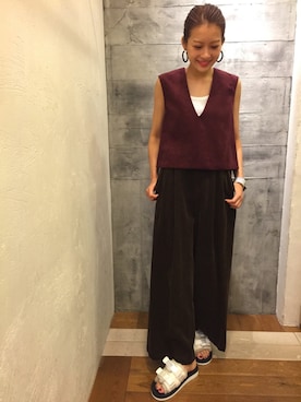 「アイテム（ベスト、レッド系）」を使った、Rinko Takeuchiさん（レディース・164cm）の夏コーディネート