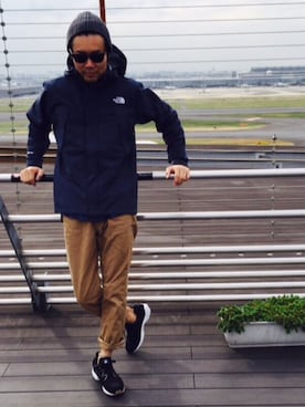 「アイテム（マウンテンパーカー、ブルー系）」を使った、taka.さん（メンズ・175cm）の秋コーディネート