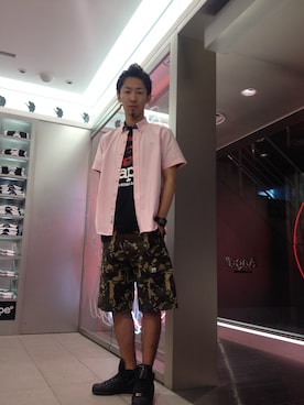 「AAPE BY A BATHING APE（エーエイプバイアベイシングエイプ）のAAPE S/S SOLID ST（シャツ/ブラウス、ピンク系）」を使った、早坂 祥平さん（メンズ・175cm）の春コーディネート