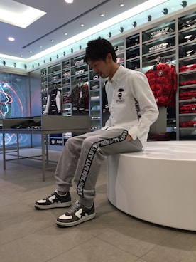 「AAPE BY A BATHING APE（エーエイプバイアベイシングエイプ）のAAPE L/S SOLID ST（シャツ/ブラウス、ホワイト系）」を使った、早坂 祥平さん（メンズ・175cm）の春コーディネート