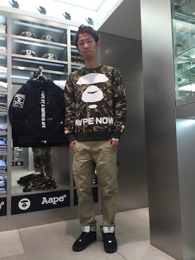 「AAPE BY A BATHING APE（エーエイプバイアベイシングエイプ）のAAPE Crew Neck Sweat（スウェット、グリーン系）」を使った、早坂 祥平さん（メンズ・175cm）の秋コーディネート