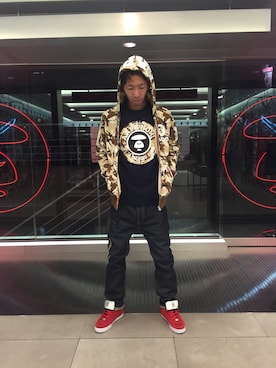 「AAPE BY A BATHING APE（エーエイプバイアベイシングエイプ）のAAPE Basic Zip up Hoodie（パーカー、ブラウン系）」を使った、早坂 祥平さん（メンズ・175cm）の秋コーディネート
