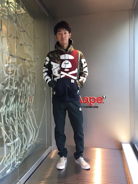 「AAPE BY A BATHING APE（エーエイプバイアベイシングエイプ）のAAPE Fancy Sweat Hoodie（パーカー、ブルー系）」を使った、早坂 祥平さん（メンズ・175cm）の冬コーディネート