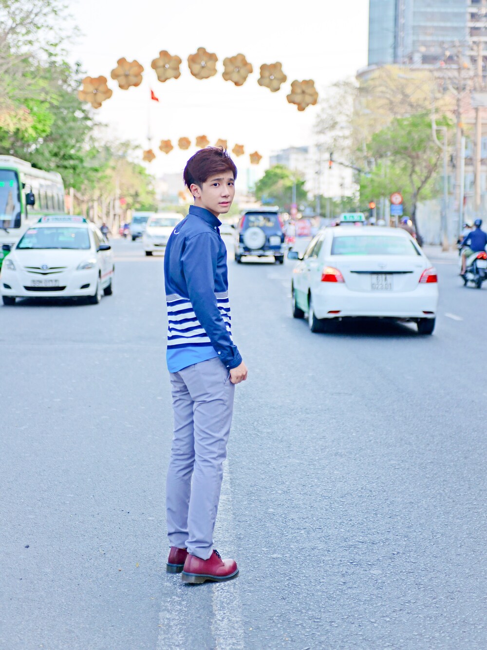 「wearsg、WEARISTASG」｜「TOPMANのアイテム（スラックス、グレー系）」を使った、Typicalbenさん（メンズ・172cm）の春コーディネートの1枚目の写真