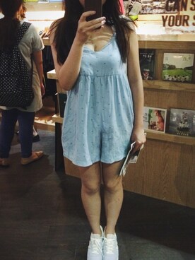 「PULL&BEAR（プルアンドベア）のアイテム（オールインワン・サロペット）」を使った、陳以七さん（レディース・163cm）の夏コーディネート