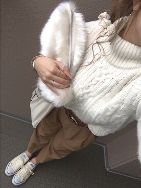 「アイテム（クラッチバッグ、ホワイト系）」を使った、長谷千沙さん（レディース・158cm）の秋コーディネート