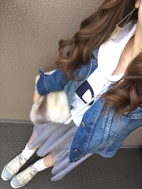 「アイテム（クラッチバッグ）」を使った、長谷千沙さん（レディース・158cm）の冬コーディネート