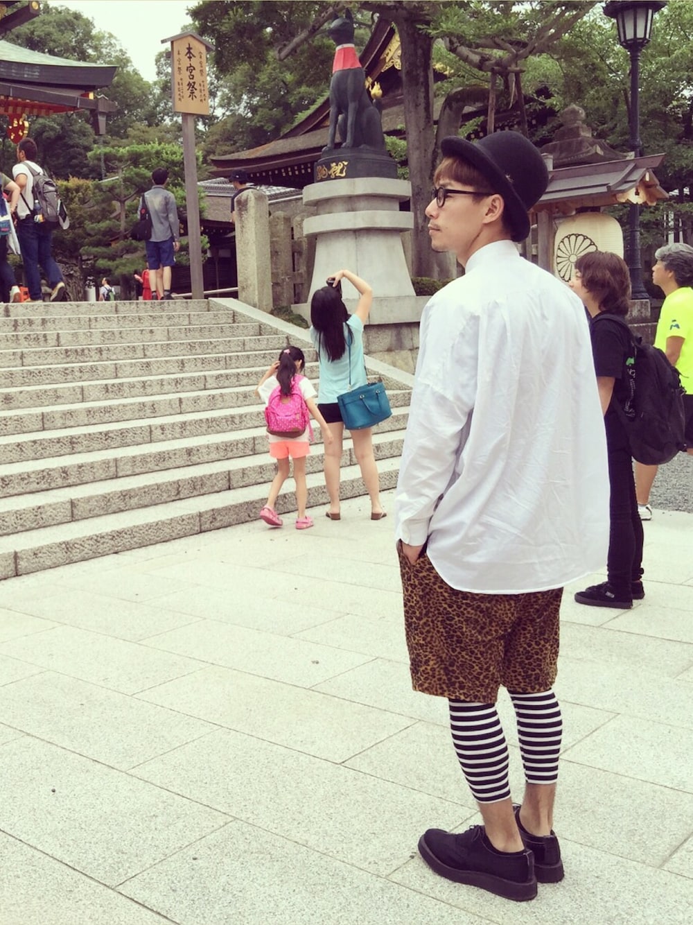 ホワイト系のシャツ/ブラウス、その他のその他パンツ、その他のレギンス/スパッツを着用したメンズの夏コーディネートの1枚目の写真