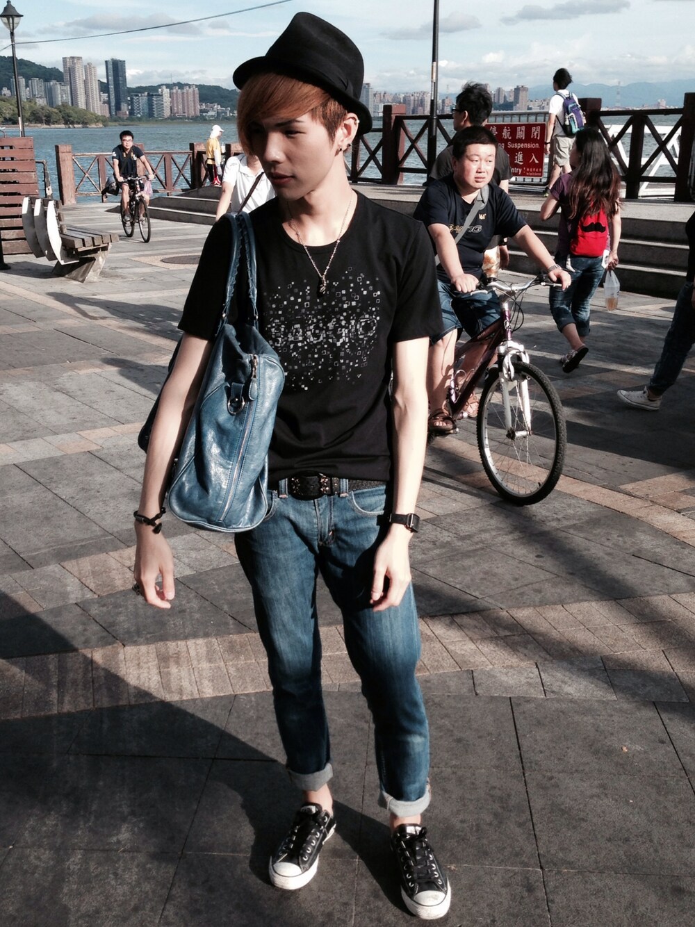 「CA4LA、converse、Levi's、ootd、BALENCIAGA、comme ca ism、armaniexchange、JUSTIN DAVIS、men's fashion、Karl Lagerfel」｜「COMME CA DU MODEのアイテム（Tシャツ/カットソー、ブラック系）」を使った、馬 偉軒さん（メンズ・173cm）の夏コーディネートの1枚目の写真