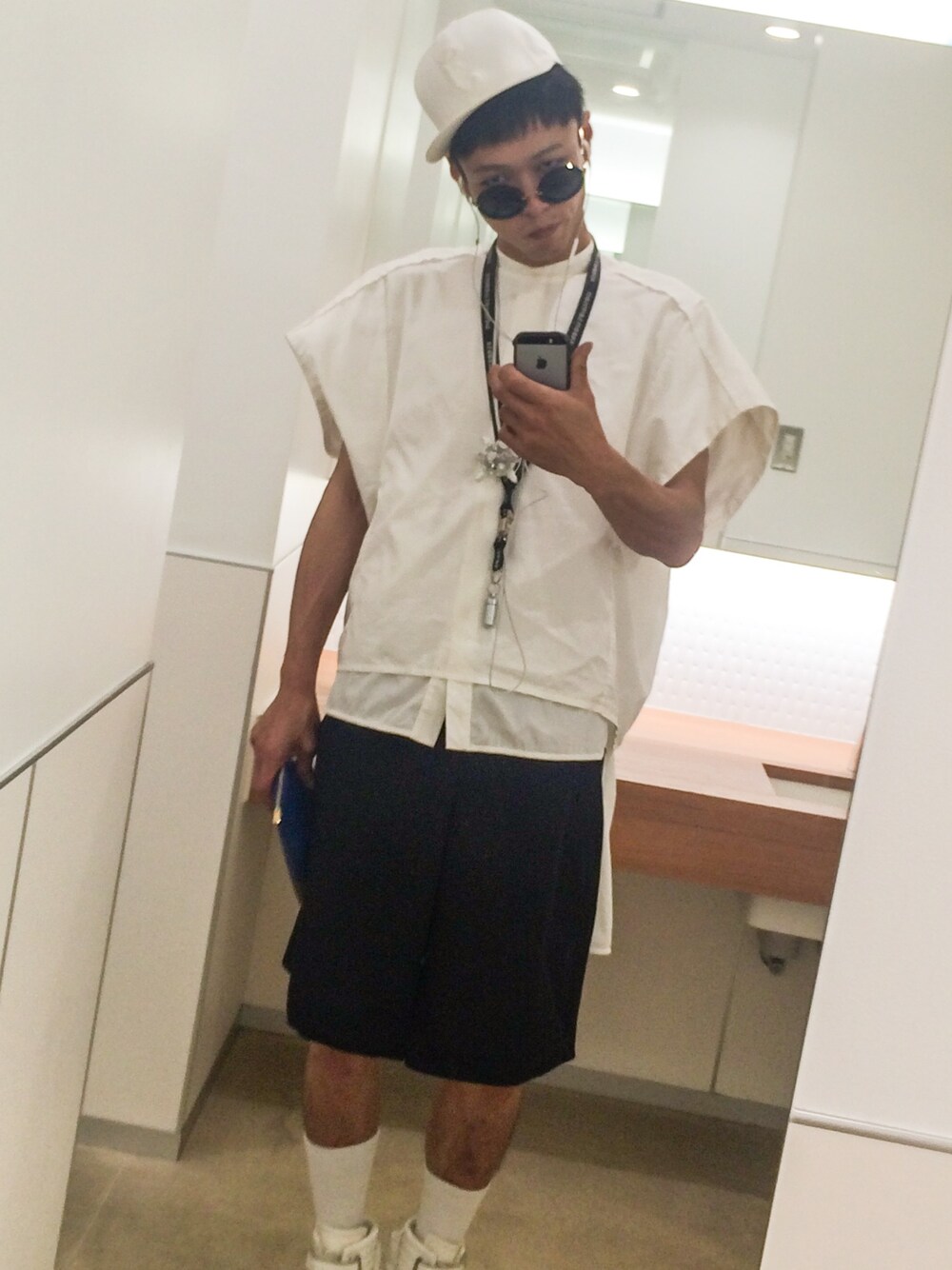 「GIVENCHY、CELINE、MIUMIU、白ソックス、RAF SIMONS、white、CHRISTOPHE LEMAIRE、JUUN.J、SHAUNSAMSON、shaun samson」｜「GIVENCHYのアイテム（スカート、ブラック系）」を使った、Hara さん（メンズ・183cm）の夏コーディネートの1枚目の写真