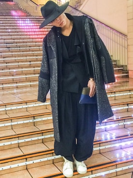 「ホワイトスニーカー」｜「アイテム（トレンチコート）」を使った、Hara さん（メンズ・183cm）の春コーディネート