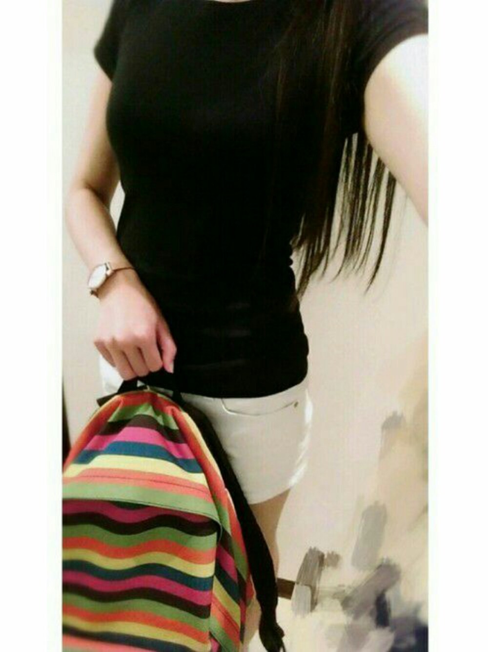 「黑白、簡単、撞色、休閒、休闲、学校、学生、夏、平凡」｜「UNIQLOのWOMEN スーピマコットンモダールクルーネックT（半袖）（Tシャツ/カットソー、ブラック系）」を使った、Laraさん（レディース・160cm）の春コーディネートの1枚目の写真